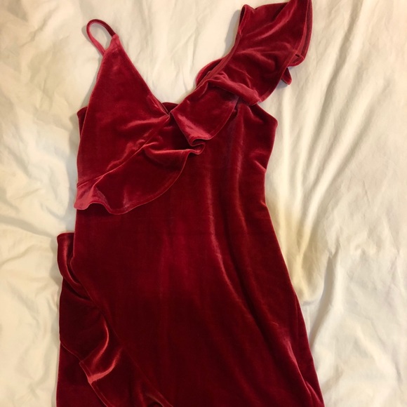 Express red velvet ruffle dress NWT - Picture 4 of 6